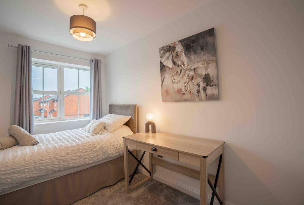 Stunning Abode 5 Min From Nec & Bhx, Pets Allowed Marston Green Luaran gambar