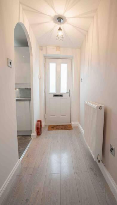 Stunning Abode 5 Min From Nec & Bhx, Pets Allowed Marston Green Bilik gambar