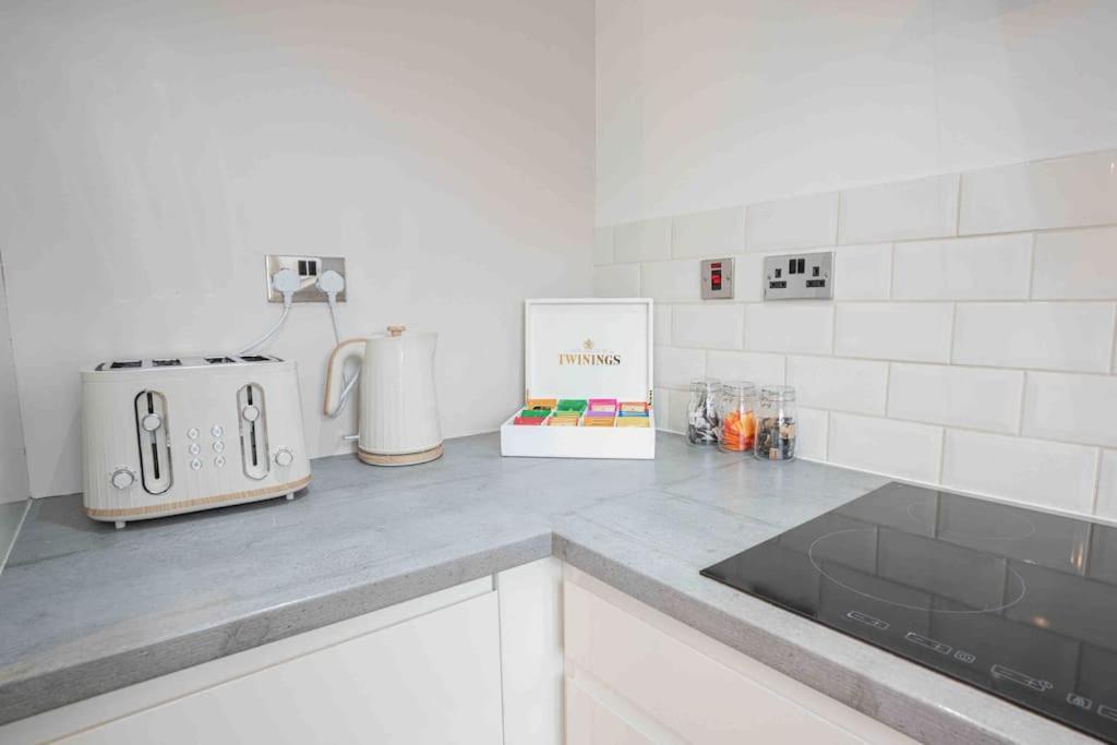 Stunning Abode 5 Min From Nec & Bhx, Pets Allowed Marston Green Bilik gambar